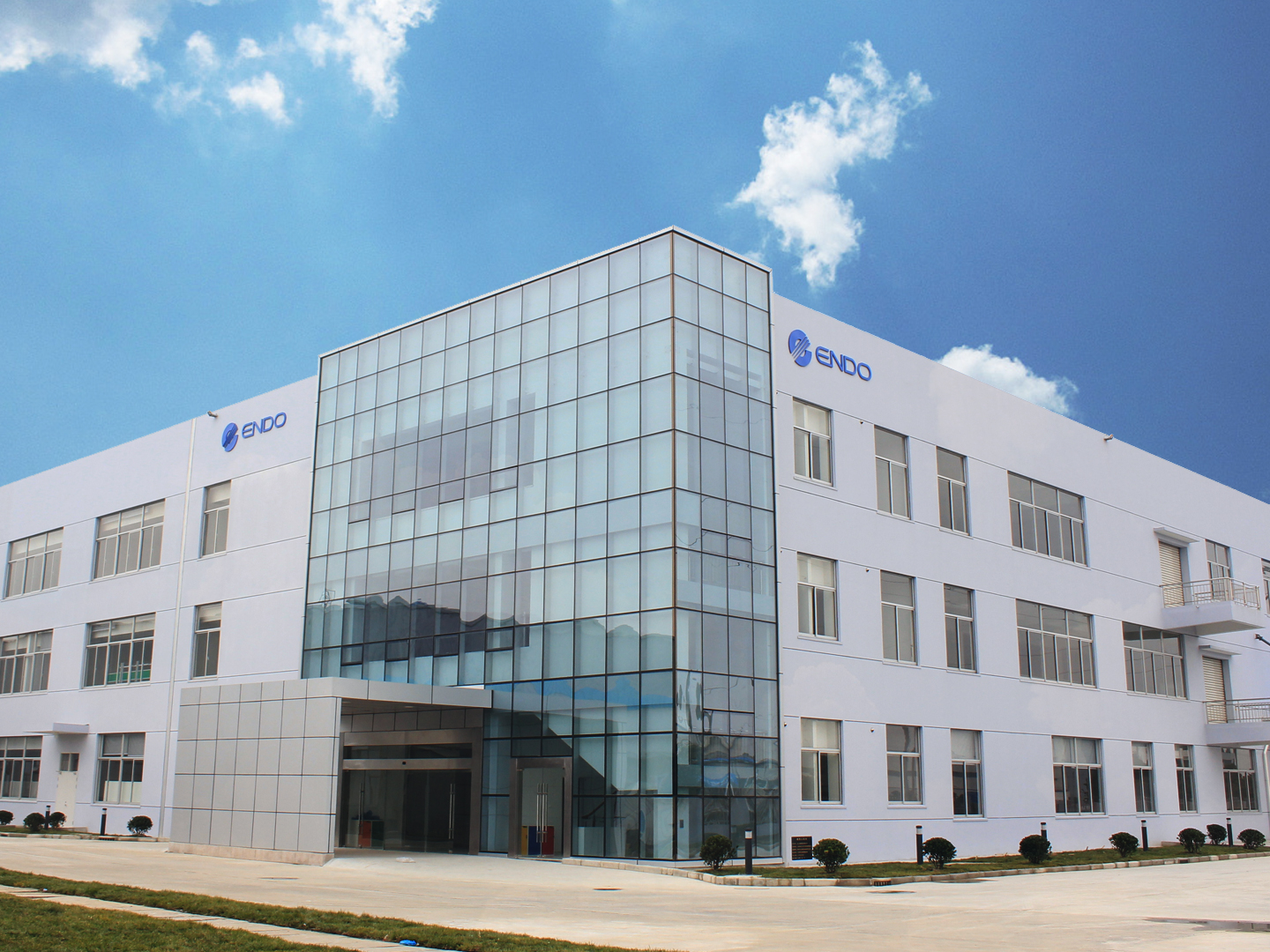 阿不來提·阿不都熱西提副主席，時任國家質(zhì)檢總局局長王勇、婁勤儉副部長與參賽選手合影留念